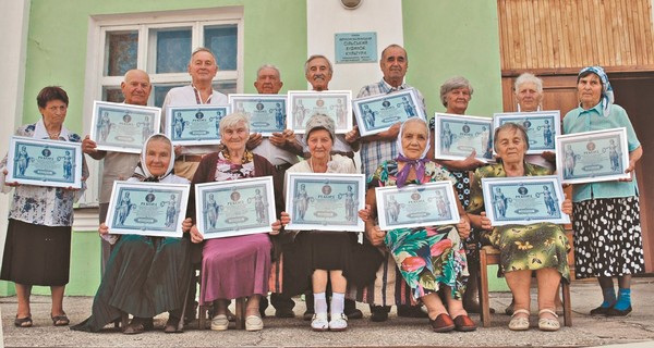 Выпускники школы под Кировоградом встретились спустя 65 лет