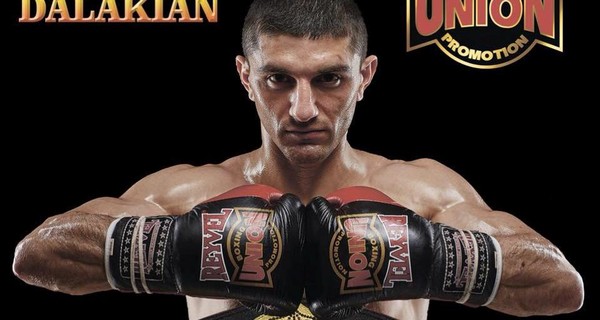 Украинский боксер стал чемпионом мира с поломанной рукой
