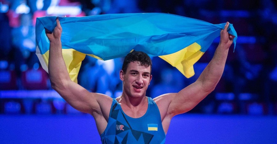 Украинский борец Новиков одолел россиянина и вышел в финал Чемпионата Европы