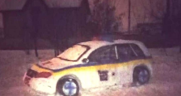 В Днепре обсуждают бандитский девиз на полицейской машине из снега