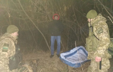 Пограничники задержали мужчину, пытавшегося попасть в Молдову на детском резиновом бассейне