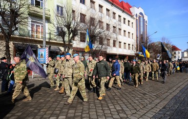 С оружием, но не в бой: зачем Украине частные военные компании