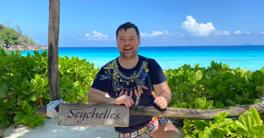 Андрей Богдан передал привет с Сейшельских островов: Денег нет, но вы держитесь