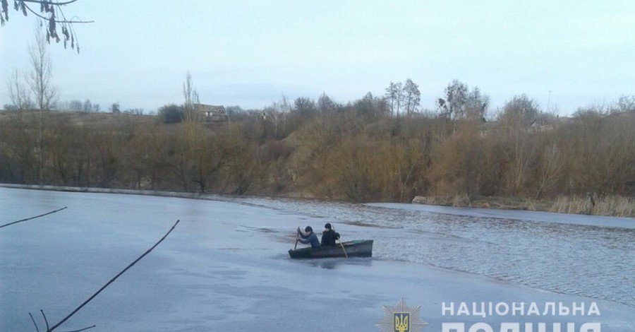 На Житомирщине спасли лодку с детьми, которую унесло в сторону дамбы