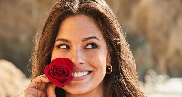 Голая Эшли Грэм показала растяжки после родов