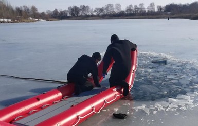 На Харьковщине провалились под лед и утонули двое школьников