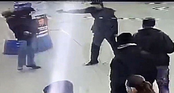 В Кременчуге возле остановки застрелили человека