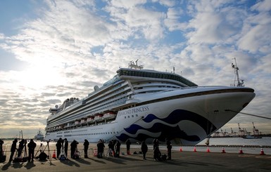СМИ: Двое пассажиров на круизном лайнере Diamond Princess умерли от коронавируса