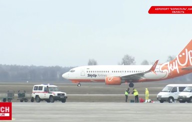 Самолет с эвакуированными из Уханя людьми вылетел из Борисполя в Харьков