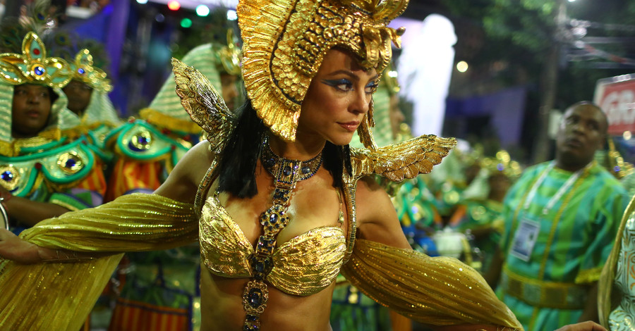 Острые темы и яркие костюмы: в Бразилии прошел всемирно известный самбодром