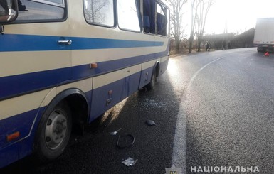 На Закарпатье грузовик протаранил автобус с пассажирами