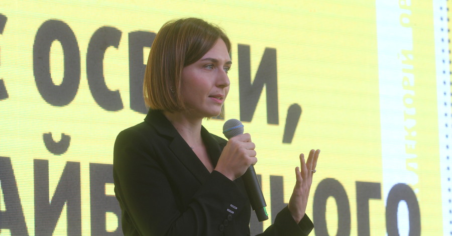Анна Новосад: когда доходит дело до выбора учебников, учителям поступают угрозы
