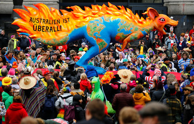 Коронавирус, пожары в Австралии и немного политики: в Германии прошел ежегодный карнавал Fasching