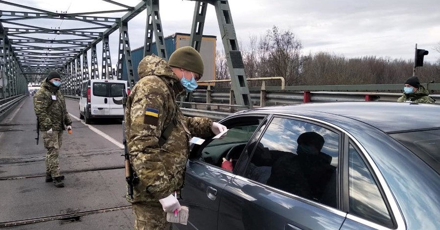 На въезде в Украину на Закарпатье прибывающим меряют температуру