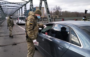 На въезде в Украину на Закарпатье прибывающим меряют температуру