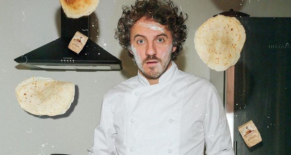 Клопотенко поделился рецептом дрожжевых блинов с лососем