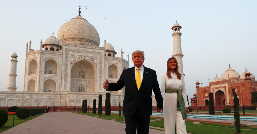 Люкс и этно: гардероб Мелании Трамп в Индии