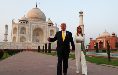 Люкс и этно: гардероб Мелании Трамп в Индии