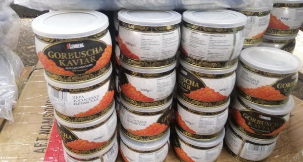 Украинца задержали на границе с 135 банками красной икры