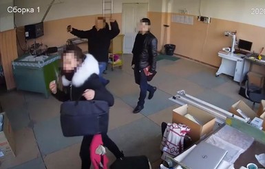 Уволили одесских полицейских, которые обокрали офис во время обыска