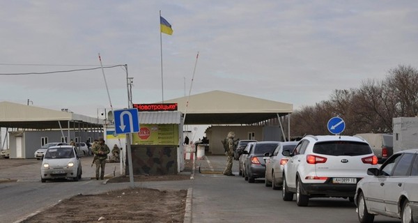 На КПВВ в Донбассе из-за коронавируса начали измерять температуру