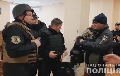 В Одессе заключенный взял в заложники судей и угрожал подорвать себя 