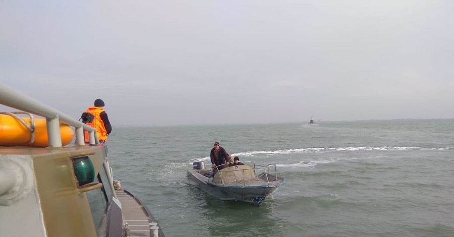 В Украину вернулись украинские рыбаки, задержанные российскими силовиками в Азовском море