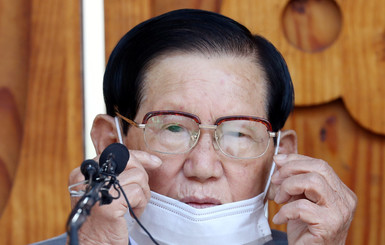 В Южной Корее лидер секты заразил коронавирусом тысячи людей. Его будут судить