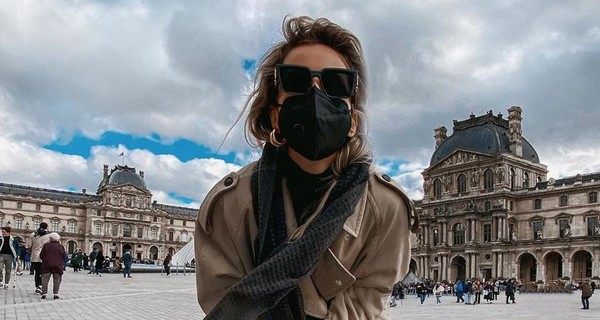 Лободу раскритиковали за фото в медицинской  маске из Парижа