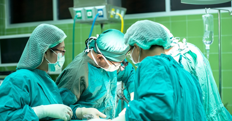 В Китае врачи пересадили лёгкие больному коронавирусом