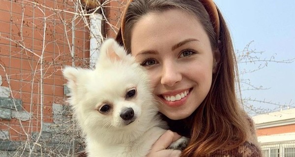 Украинка с собачкой из Ухани: Не знаем, что нам делать дальше