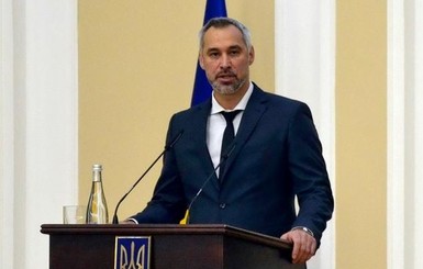 Рябошапка отказался отвечать на вопросы депутатов и ушел из Рады под крики 