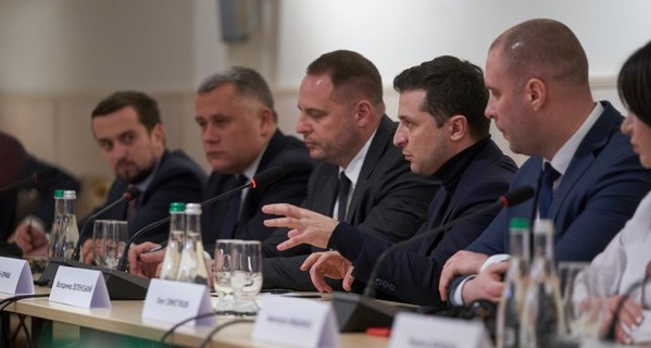 Зеленский вызвал на Полтавщину министра инфраструктуры из-за проблем Крюковского завода