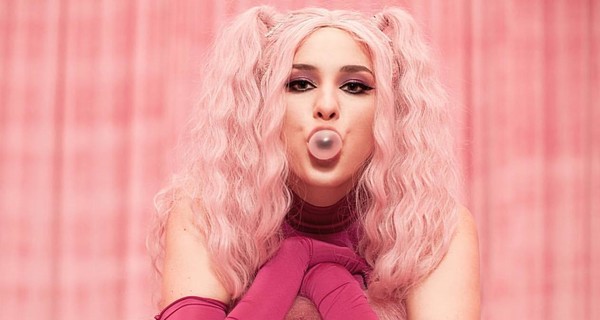 Альтер-эго MARUV Shlakoblochina спела о 