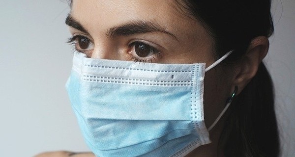 Во Франции неизвестные массово похищают из больниц медицинские маски