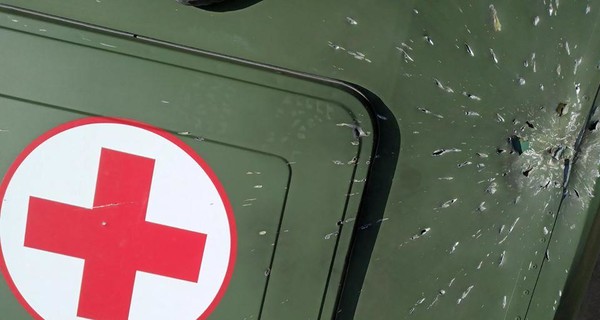 Военные показали последствия обстрела медицинской машины у Талаковки