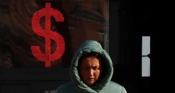 Доллар подорожал на нефтяной панике: мир на пороге кризиса?