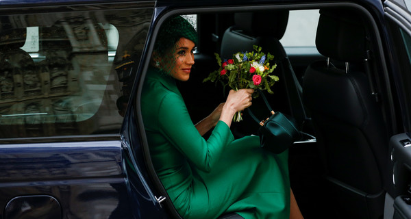 Меган Маркл процитировала изумрудный наряд принцессы Дианы - кому идет больше?