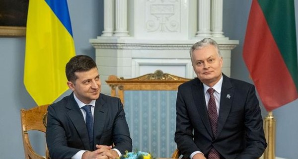 Коронавирус: президент Литвы не прилетит в Украину, а у жены Трюдо - подтвердили болезнь