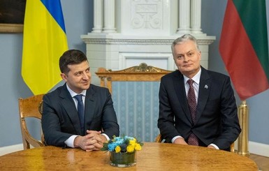 Коронавирус: президент Литвы не прилетит в Украину, а у жены Трюдо - подтвердили болезнь