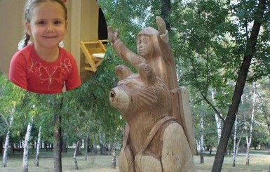 Мэр Запорожья уволил директора парка, в котором скульптура убила девочку
