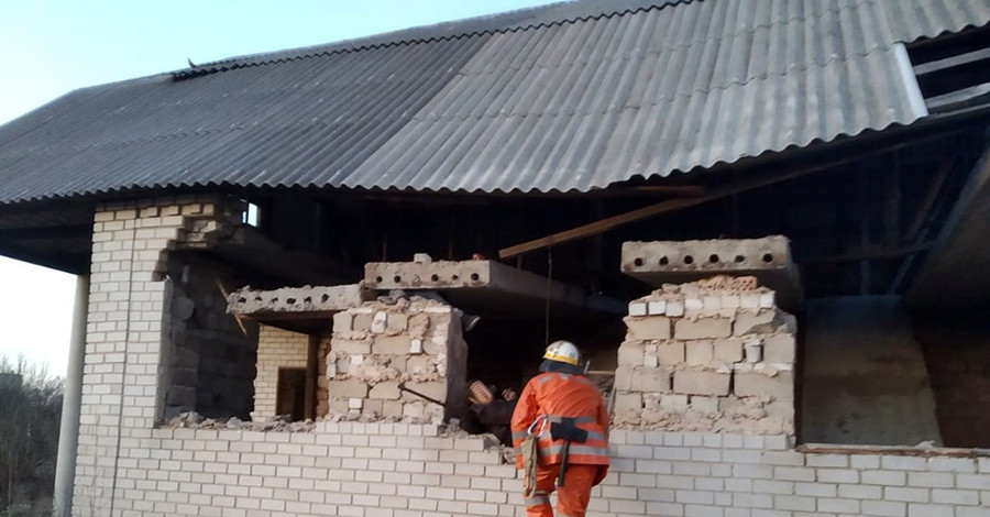На Днепропетровщине рухнувшая бетонная плита убила подростка