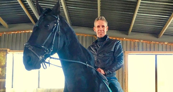 СМИ: актера Алексея Панина не захотели забрать с Маврикия