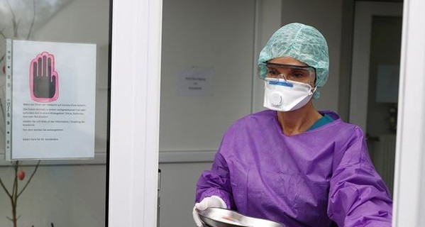 На Житомирщине госпитализировали пару, контактировавшую с умершей от коронавируса женщиной