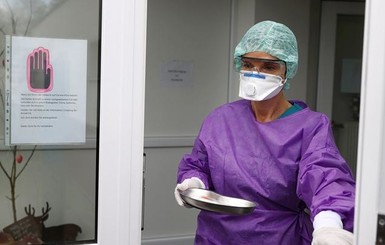 На Житомирщине госпитализировали пару, контактировавшую с умершей от коронавируса женщиной