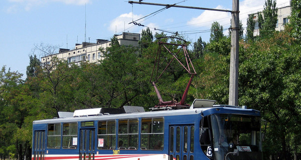В Николаеве пенсионеры избили водителя трамвая за отказ везти больше 10 человек