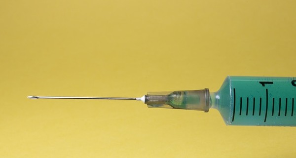 20 тысяч добровольцев согласились испытать на себе вакцину против коронавируса