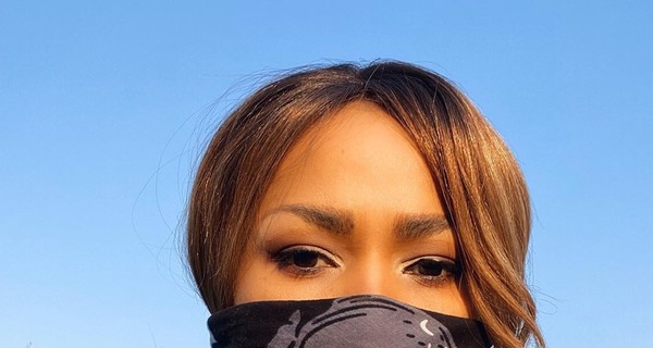 Маски звезд: у Остапчука с надписью 