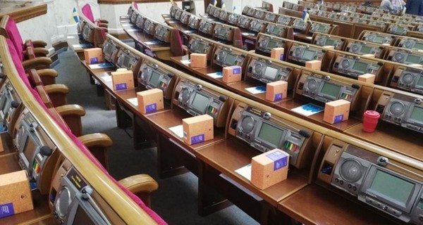 Александр Черненко: Законы, принятые по скайпу, можно будет отменить через Конституционный суд