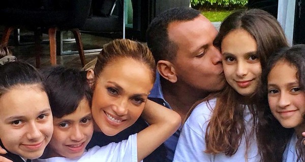 Джей Ло и Алекс Родригес рассказали, кто инициировал их первый поцелуй